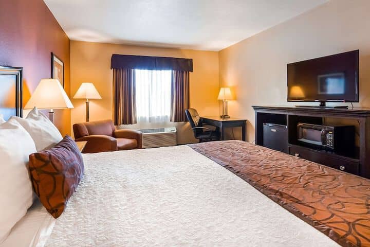Room 5 of 18