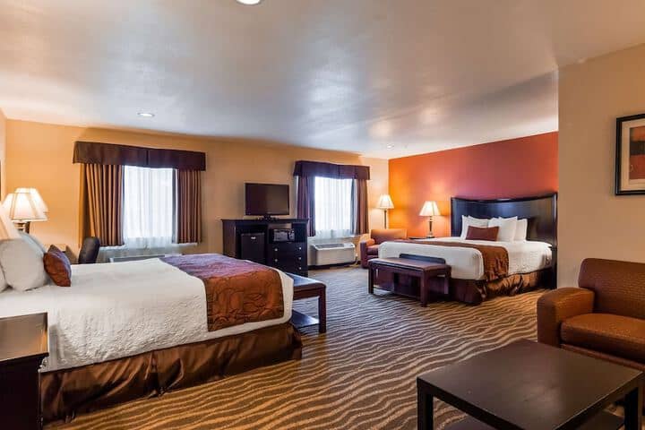 Room 8 of 18